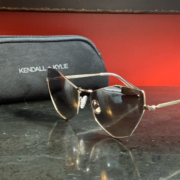 KENDALL + KYLIE Metal Cat-Eye Sunglasses BRAND NEW!! - Picture 10 of 16